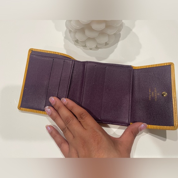AUTHENTIC LOUIS VUITTON EPI WALLET - Picture 9 of 15